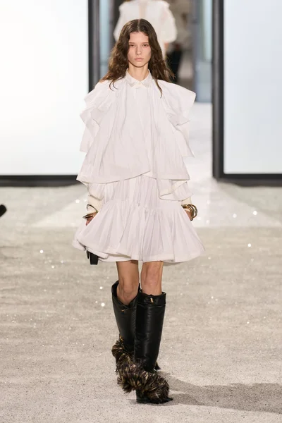 Look 28